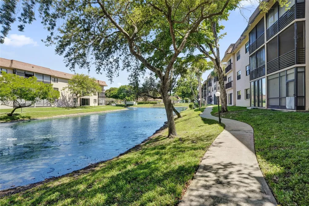 6090 Sabal Palm Blvd #208 Tamarac, FL 33319