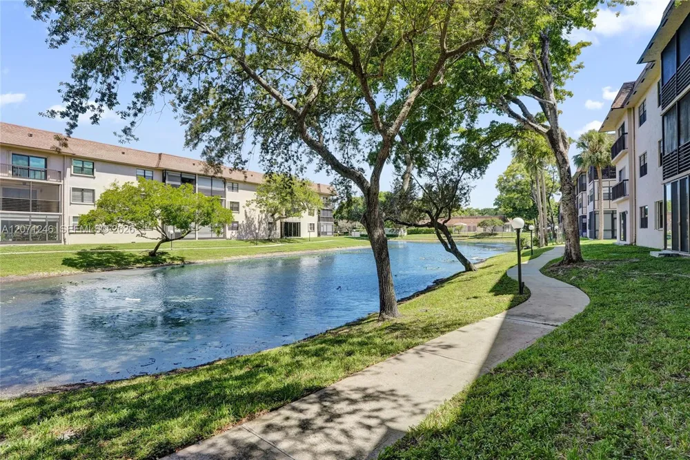 6090 Sabal Palm Blvd #208 Tamarac, FL 33319