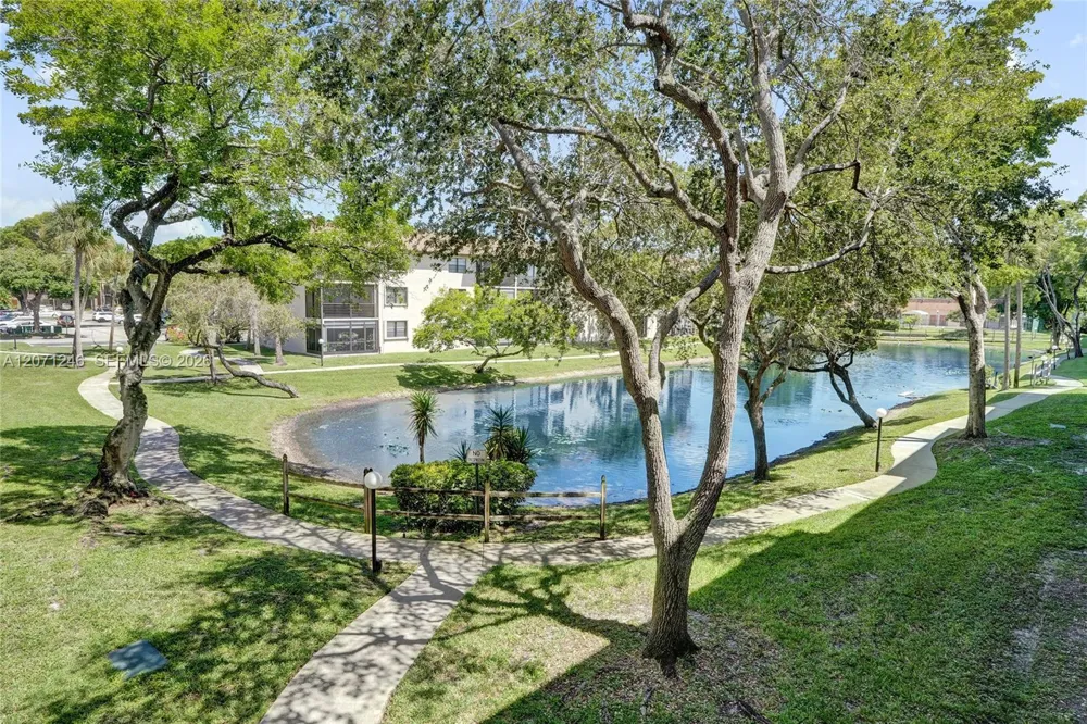 6090 Sabal Palm Blvd #208 Tamarac, FL 33319