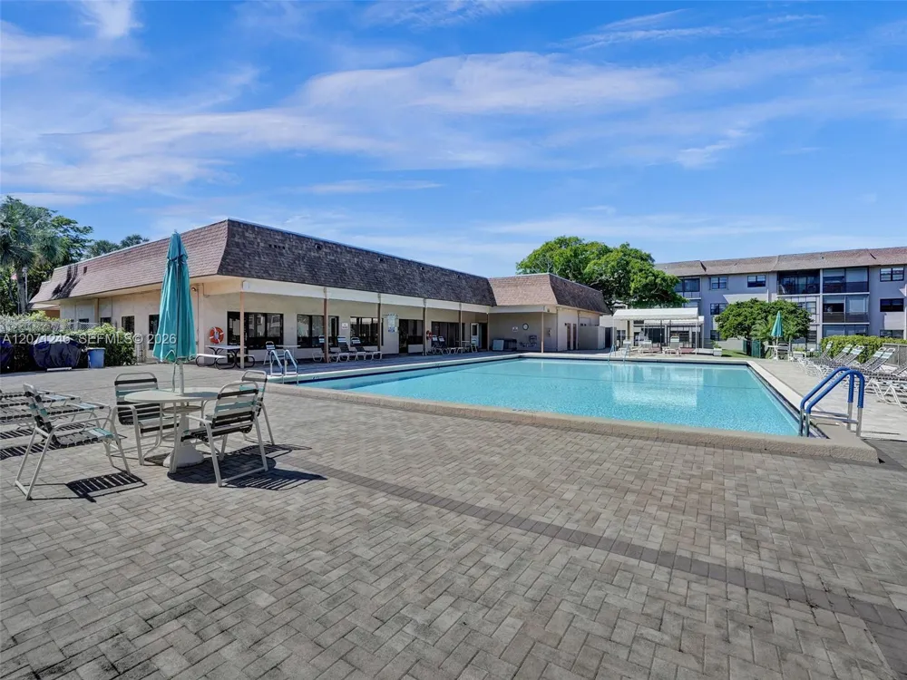 6090 Sabal Palm Blvd #208 Tamarac, FL 33319