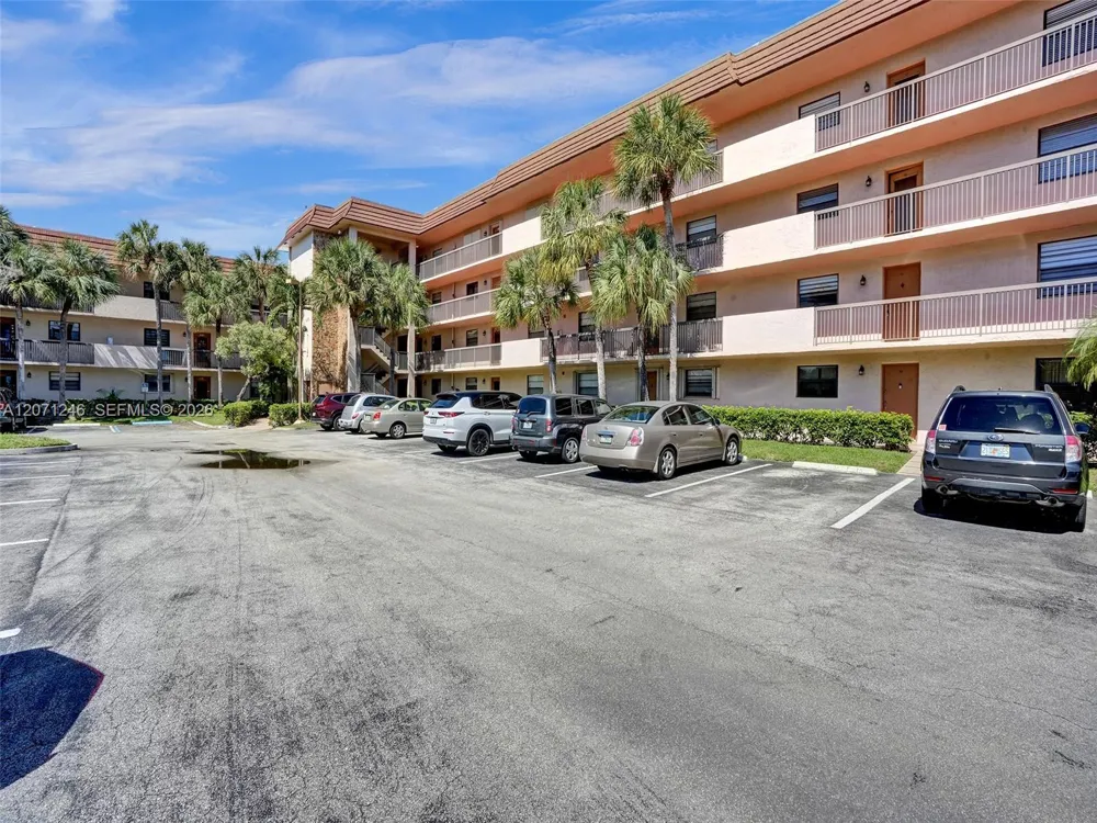 6090 Sabal Palm Blvd #208 Tamarac, FL 33319