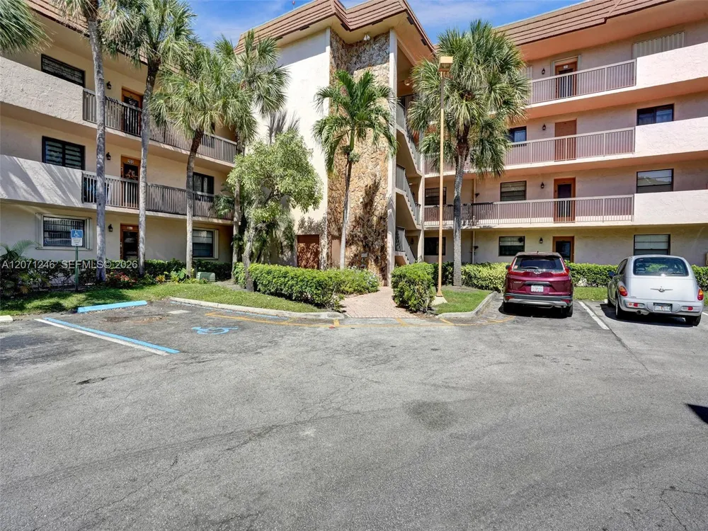 6090 Sabal Palm Blvd #208 Tamarac, FL 33319
