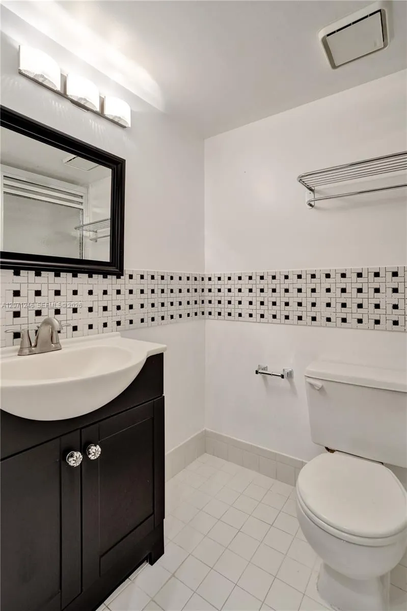 6090 Sabal Palm Blvd #208 Tamarac, FL 33319