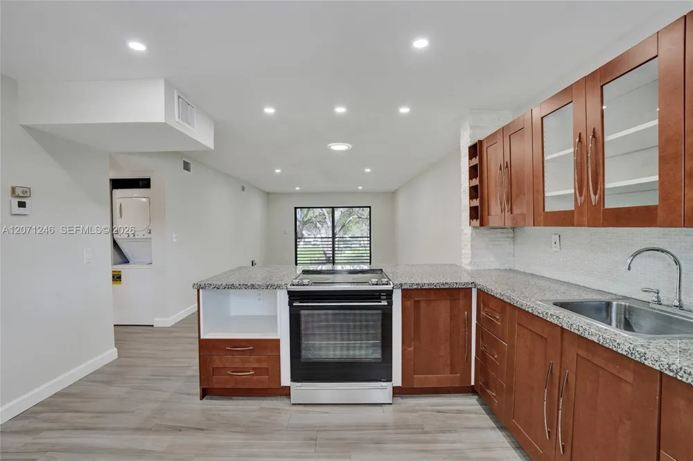 6090 Sabal Palm Blvd #208 Tamarac, FL 33319
