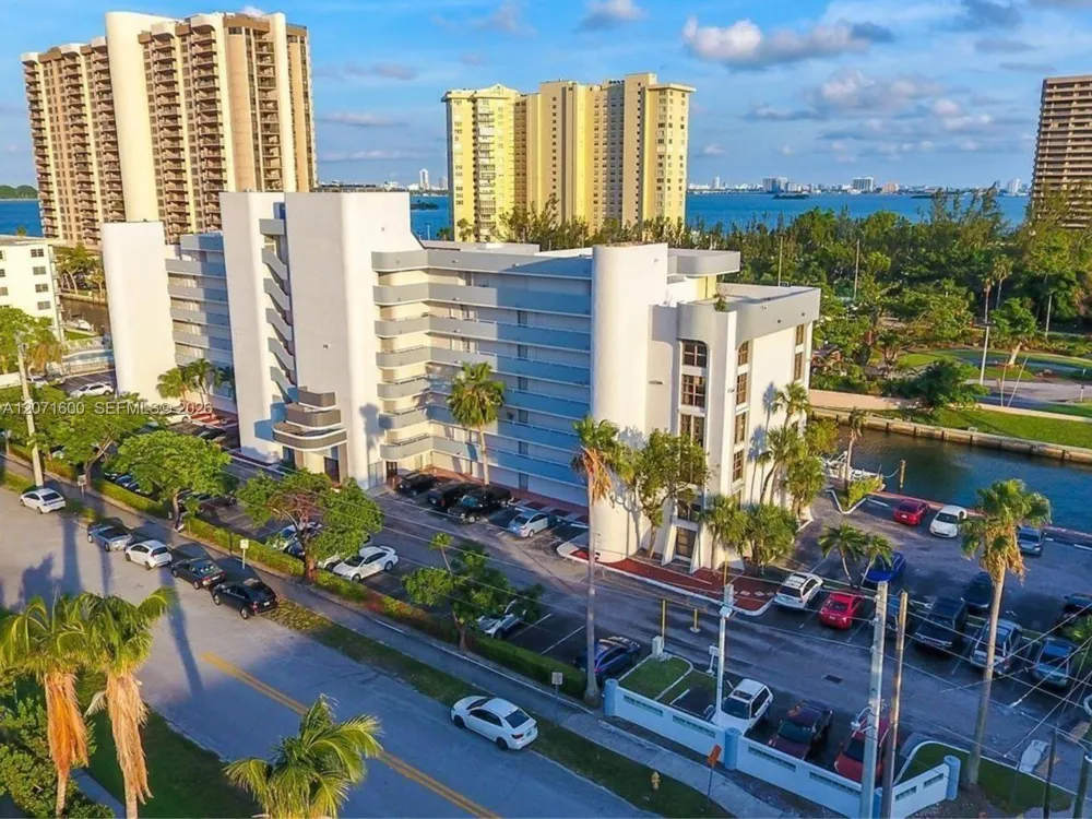 1650 NE 115th St #403 Miami, FL 33181