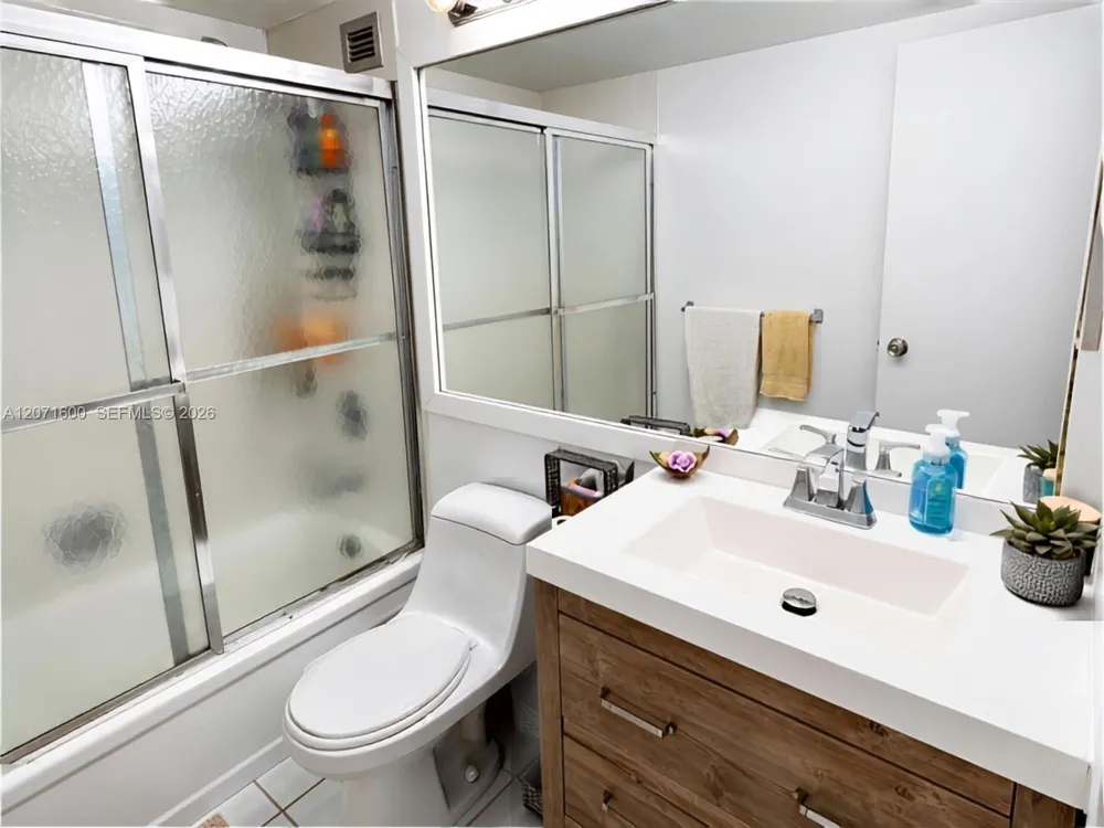 1650 NE 115th St #403 Miami, FL 33181
