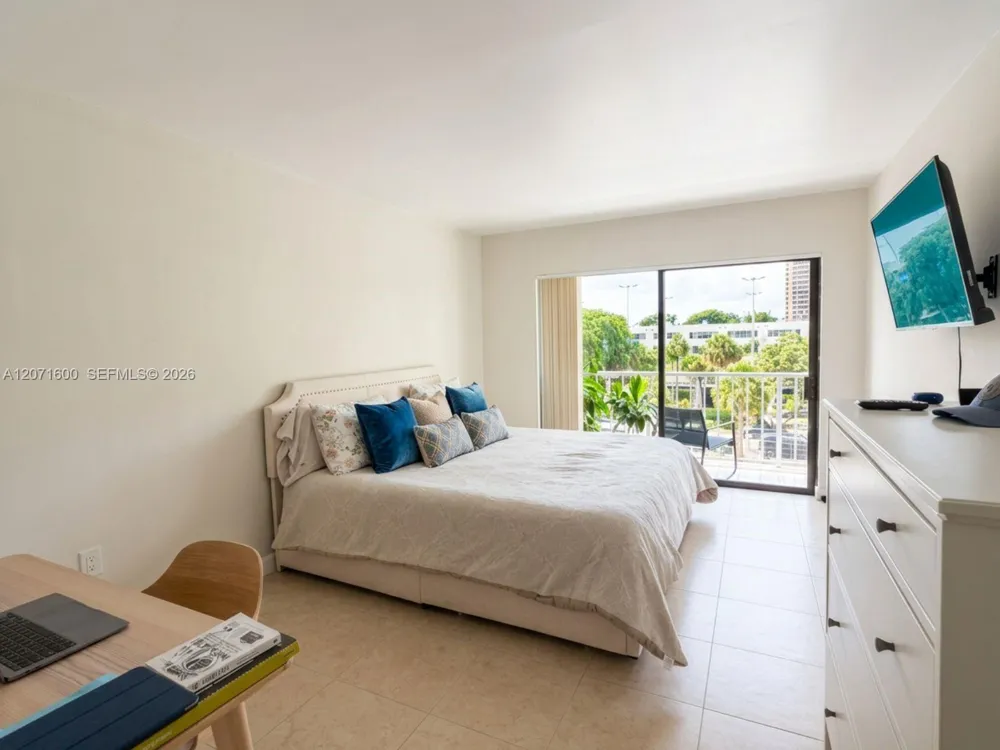 1650 NE 115th St #403 Miami, FL 33181