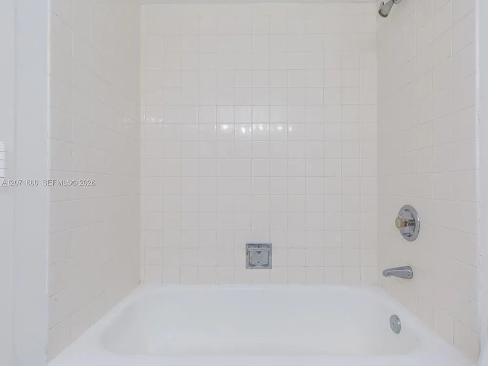1650 NE 115th St #403 Miami, FL 33181