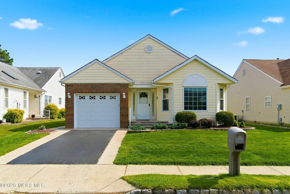 31 Portsmouth Drive Toms River, NJ 08757