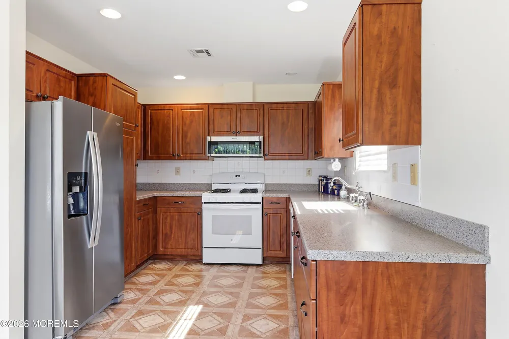 31 Portsmouth Drive Toms River, NJ 08757