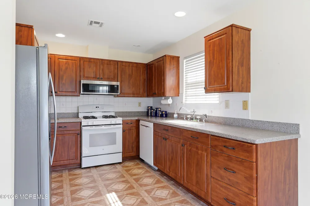 31 Portsmouth Drive Toms River, NJ 08757