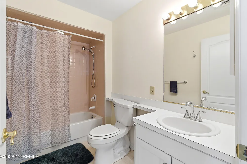 31 Portsmouth Drive Toms River, NJ 08757