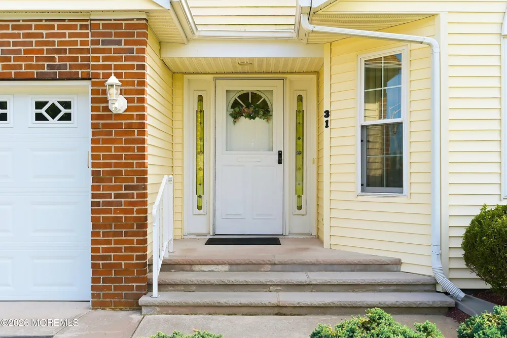 31 Portsmouth Drive Toms River, NJ 08757