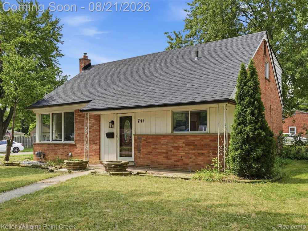 711 Jamaica Drive Troy City, MI 48083