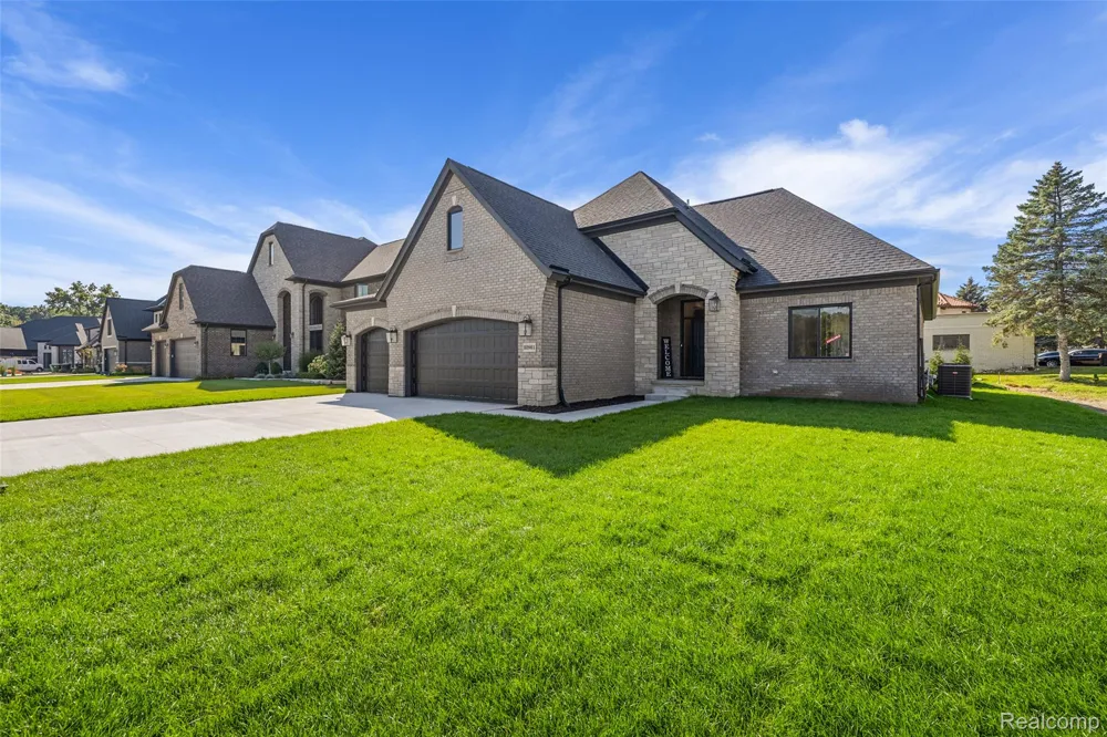 8267 Sandi Lane Bruce Township, MI 48065
