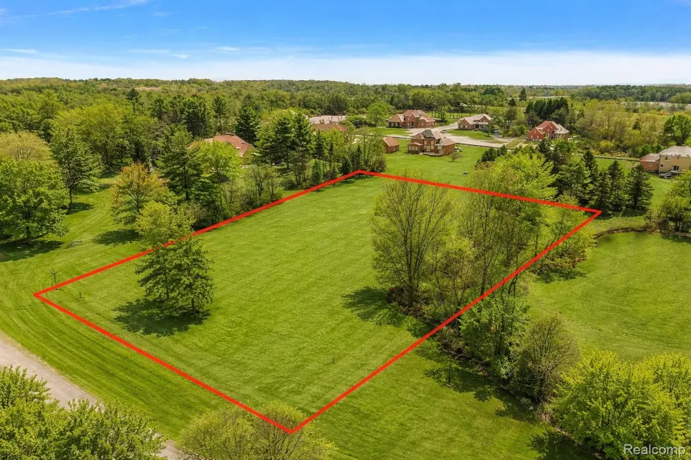 8267 Sandi Lane Bruce Township, MI 48065
