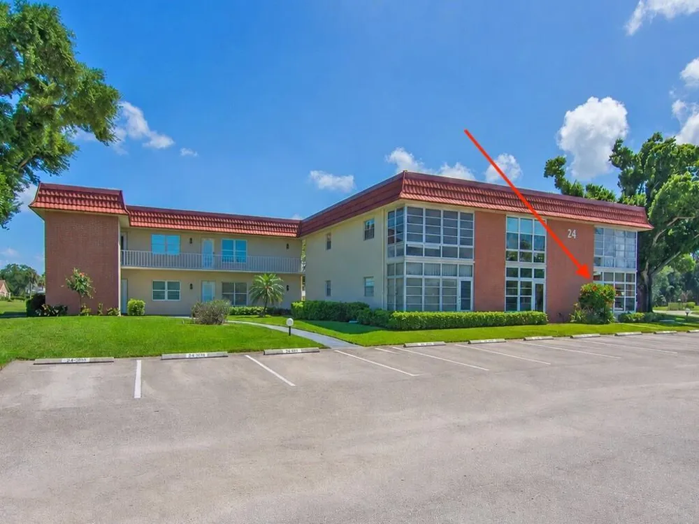 24 Pine Arbor Lane #103 Vero Beach, FL 32962