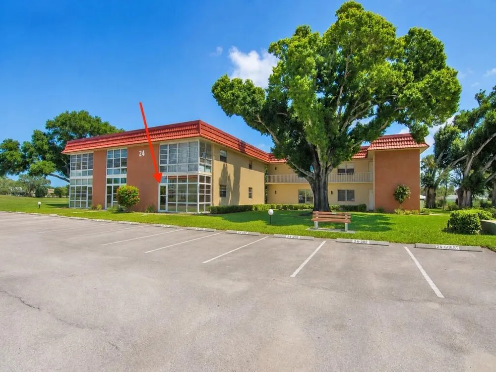 24 Pine Arbor Lane #103 Vero Beach, FL 32962