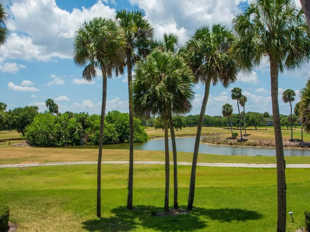 24 Pine Arbor Lane #103 Vero Beach, FL 32962