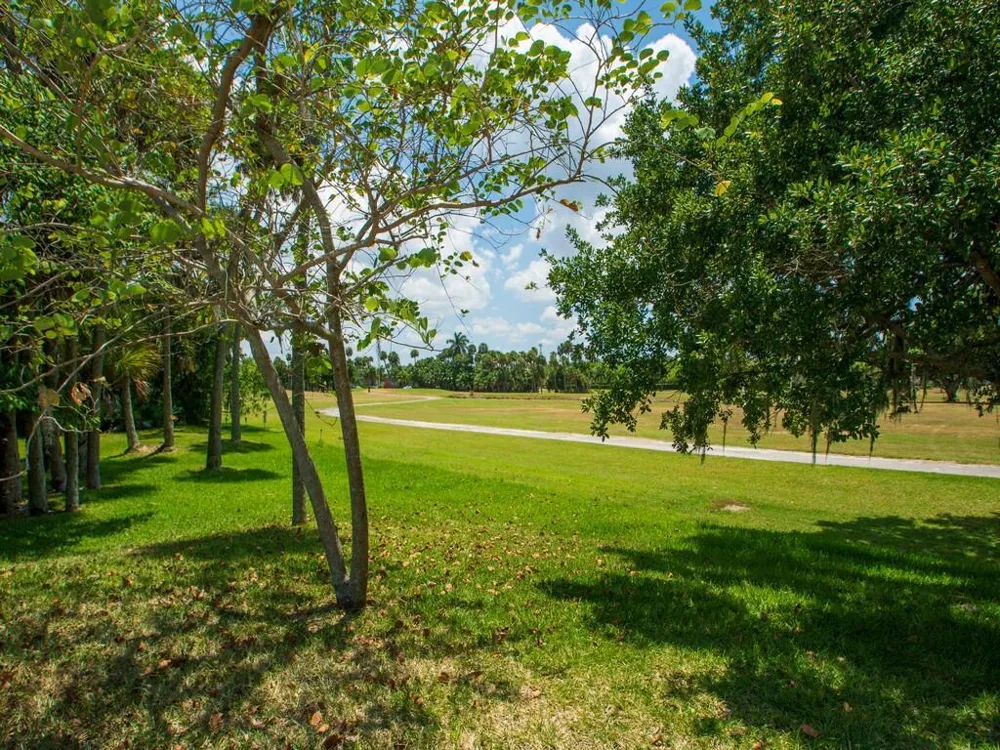 24 Pine Arbor Lane #103 Vero Beach, FL 32962