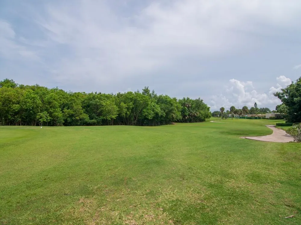 24 Pine Arbor Lane #103 Vero Beach, FL 32962