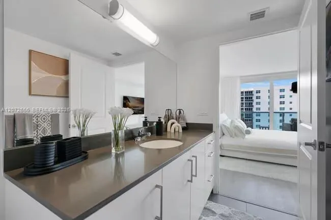 7525 E Treasure Dr #911 North Bay Village, FL 33141