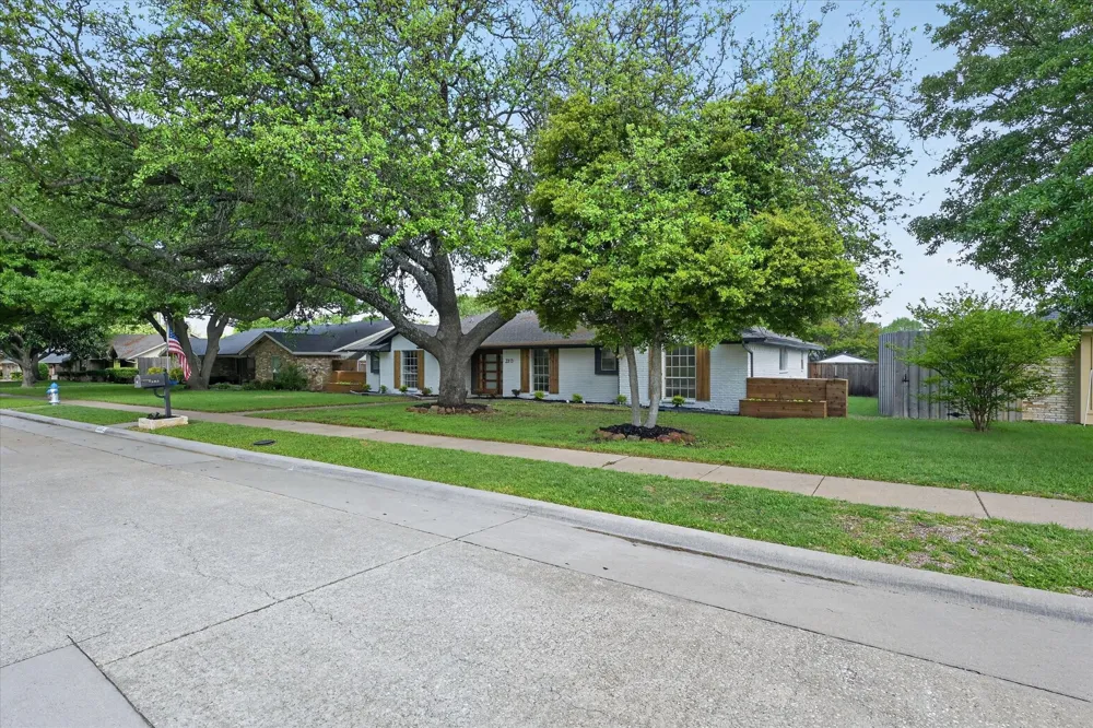 2313 Claridge Circle Plano, TX 75075