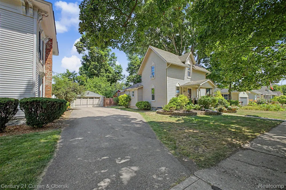 323 E Liberty Street South Lyon City, MI 48178