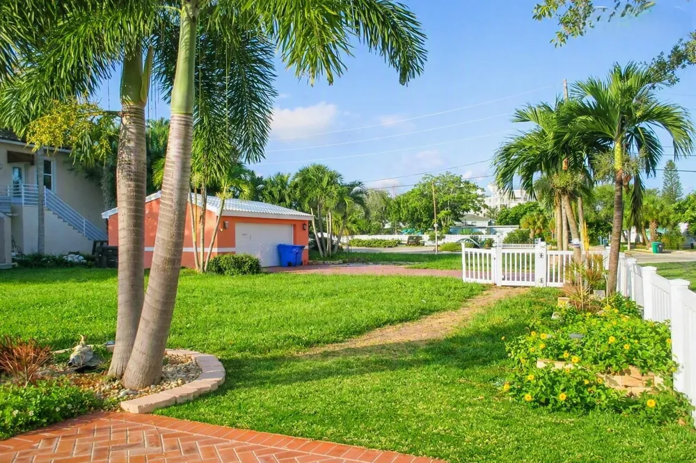 11855 1ST STREET E Treasure Island, FL 33706