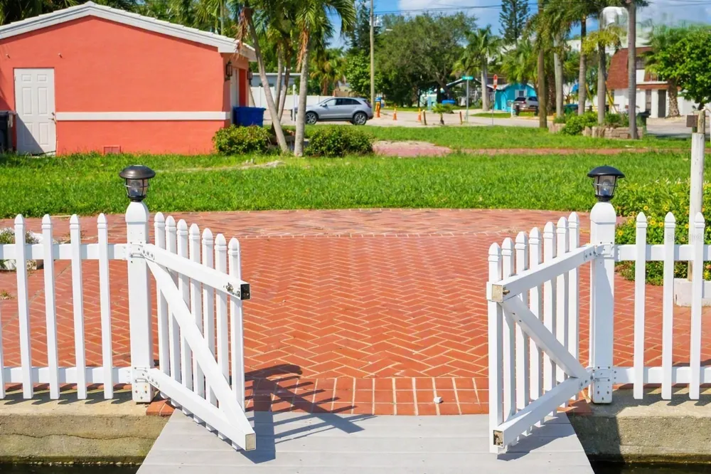 11855 1ST STREET E Treasure Island, FL 33706