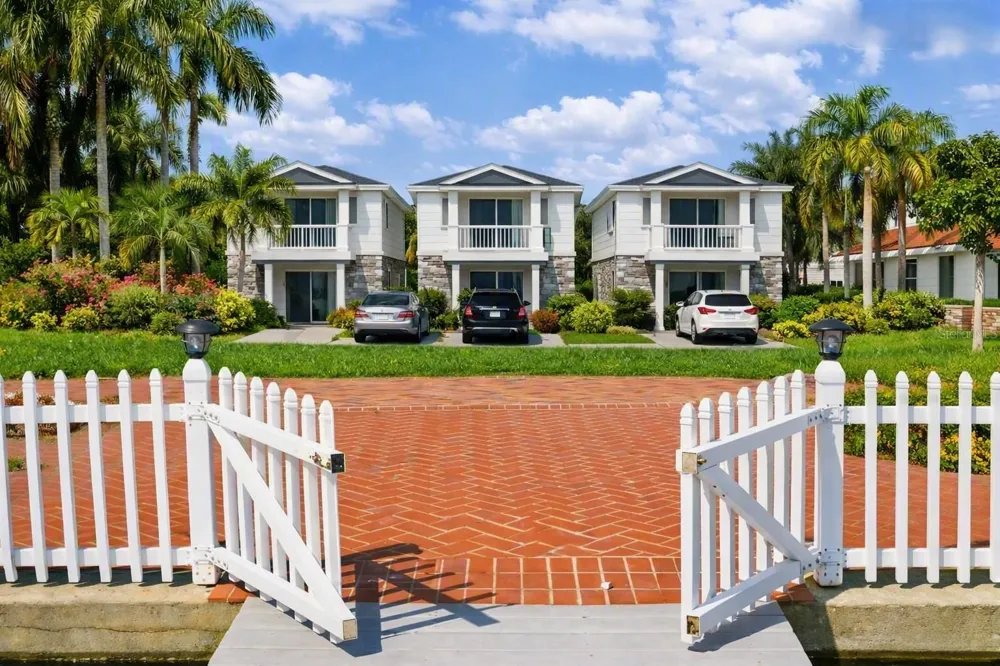 11855 1ST STREET E Treasure Island, FL 33706