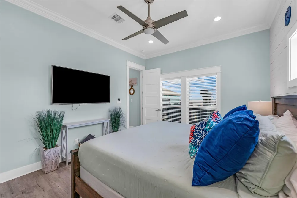 1978 Avenue I Crystal Beach, TX 77650