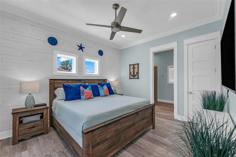 1978 Avenue I Crystal Beach, TX 77650