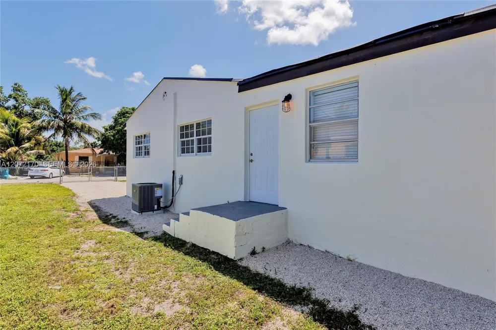 1325 NW 113th Ter Miami, FL 33167
