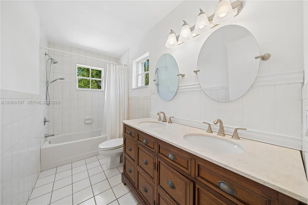 7605 SW 147th St Palmetto Bay, FL 33158