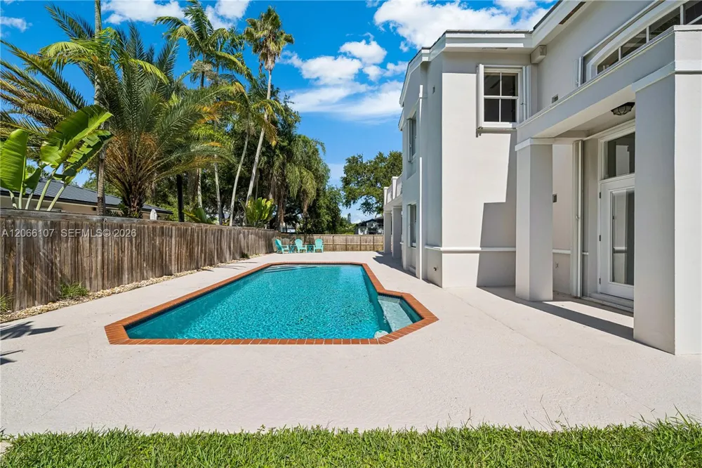 7605 SW 147th St Palmetto Bay, FL 33158