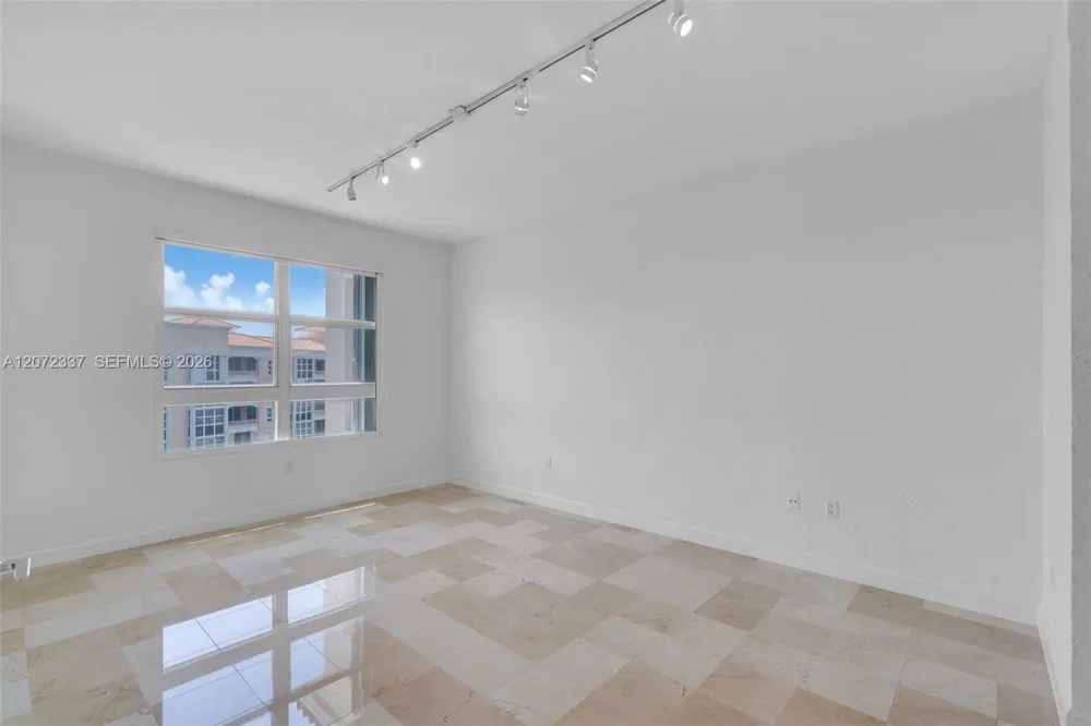 715 Crandon Blvd #PH-5 Key Biscayne, FL 33149