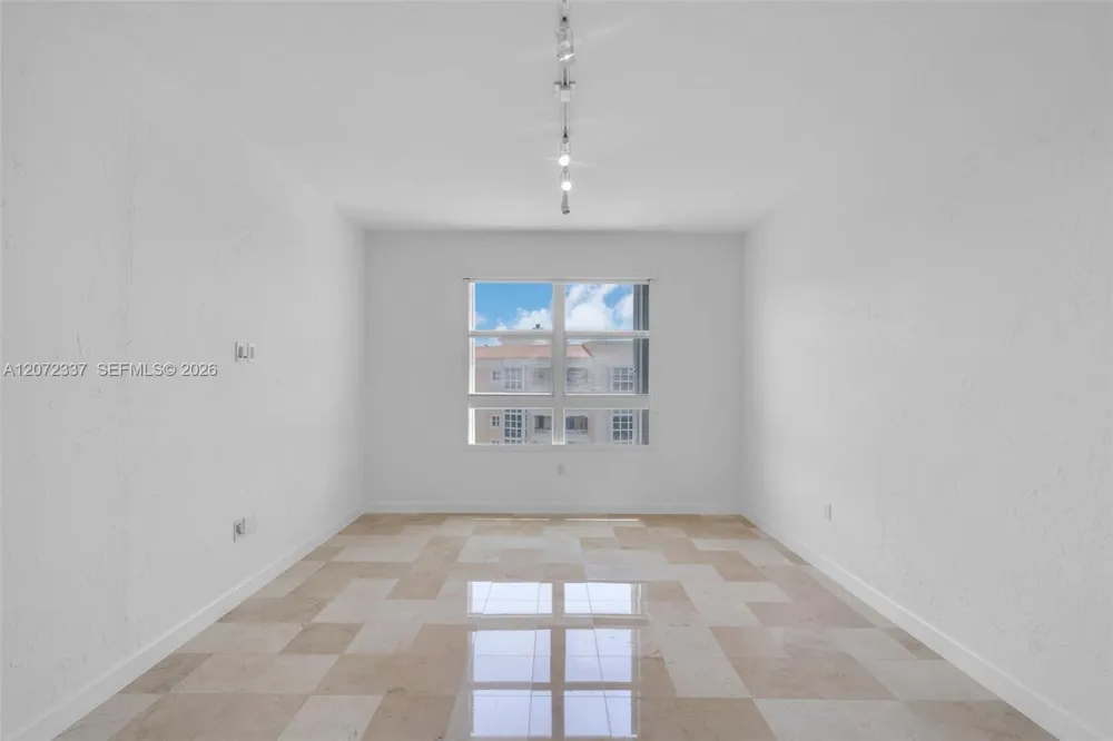 715 Crandon Blvd #PH-5 Key Biscayne, FL 33149