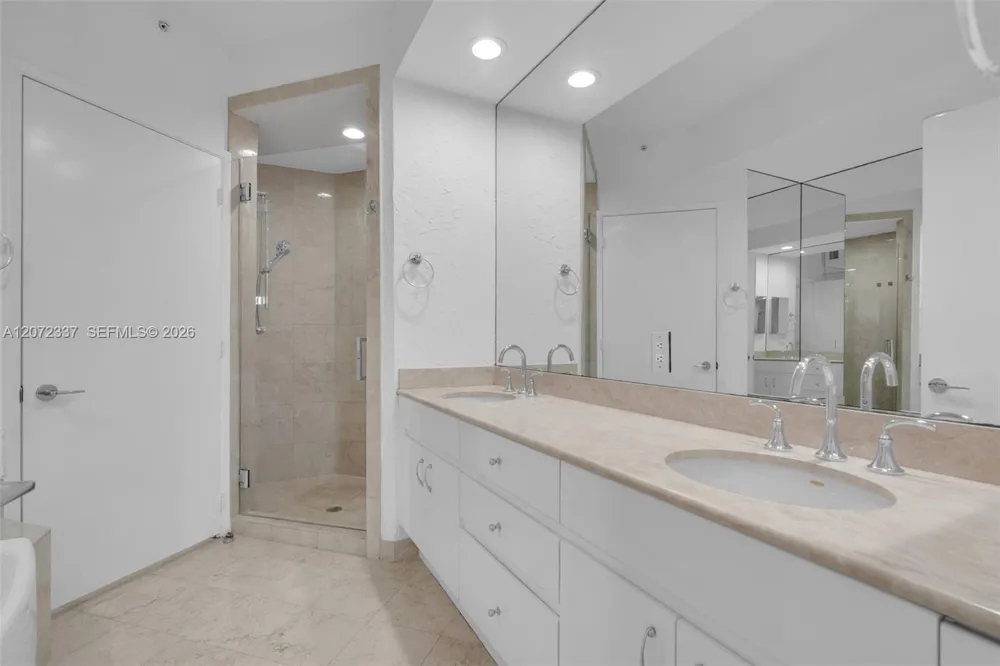 715 Crandon Blvd #PH-5 Key Biscayne, FL 33149