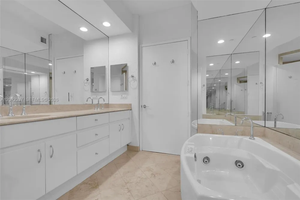 715 Crandon Blvd #PH-5 Key Biscayne, FL 33149