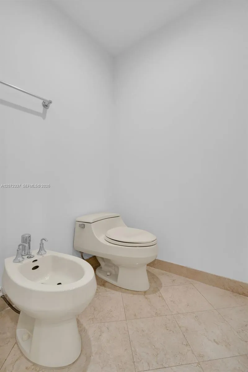715 Crandon Blvd #PH-5 Key Biscayne, FL 33149