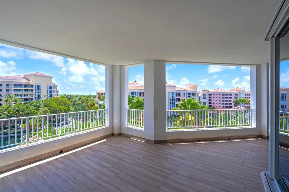 715 Crandon Blvd #PH-5 Key Biscayne, FL 33149