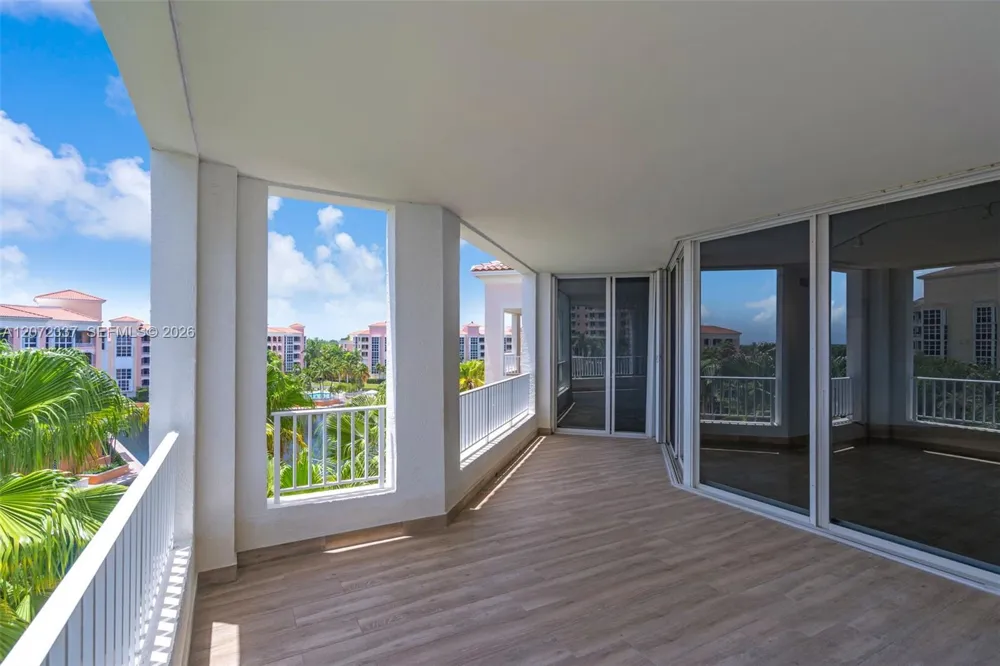 715 Crandon Blvd #PH-5 Key Biscayne, FL 33149