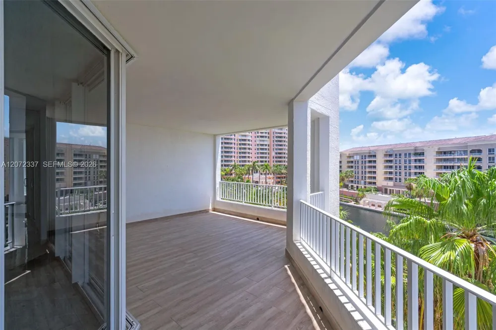 715 Crandon Blvd #PH-5 Key Biscayne, FL 33149