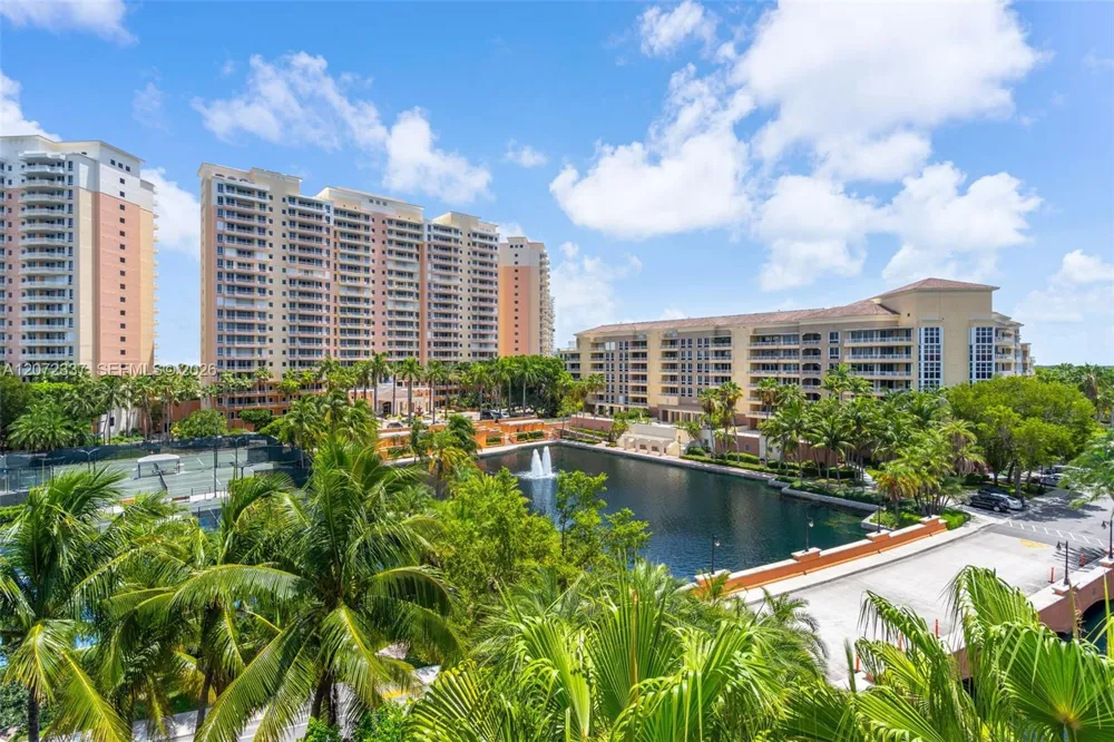 715 Crandon Blvd #PH-5 Key Biscayne, FL 33149