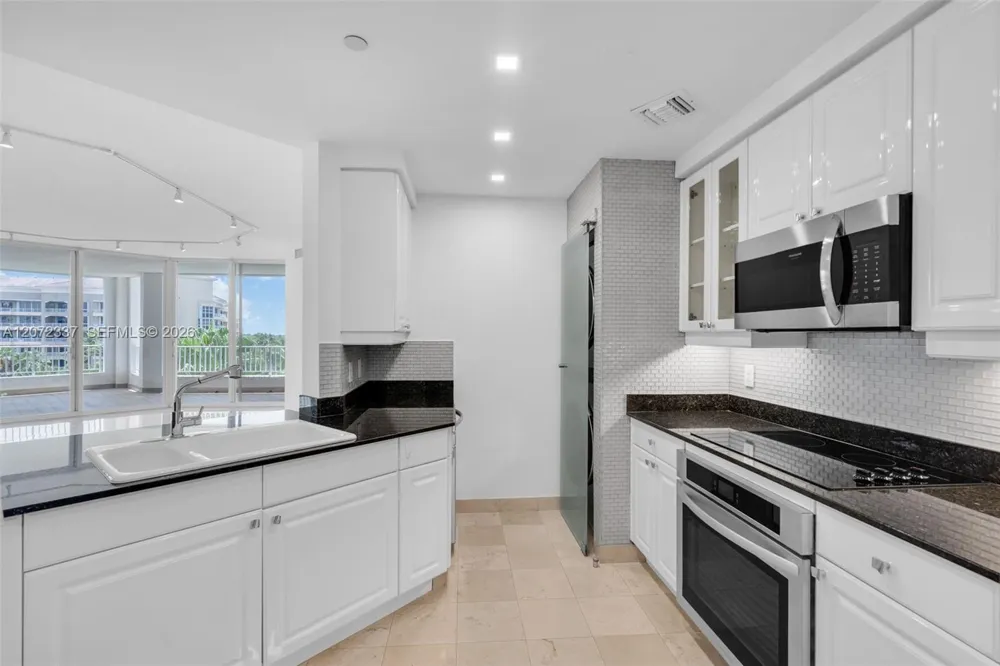 715 Crandon Blvd #PH-5 Key Biscayne, FL 33149
