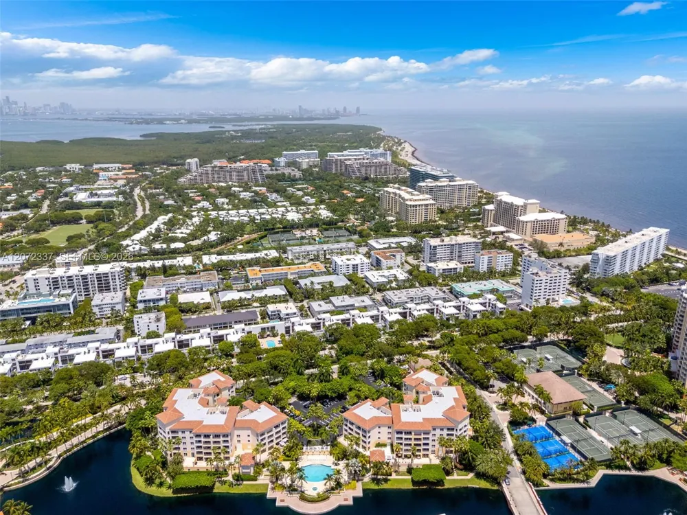715 Crandon Blvd #PH-5 Key Biscayne, FL 33149
