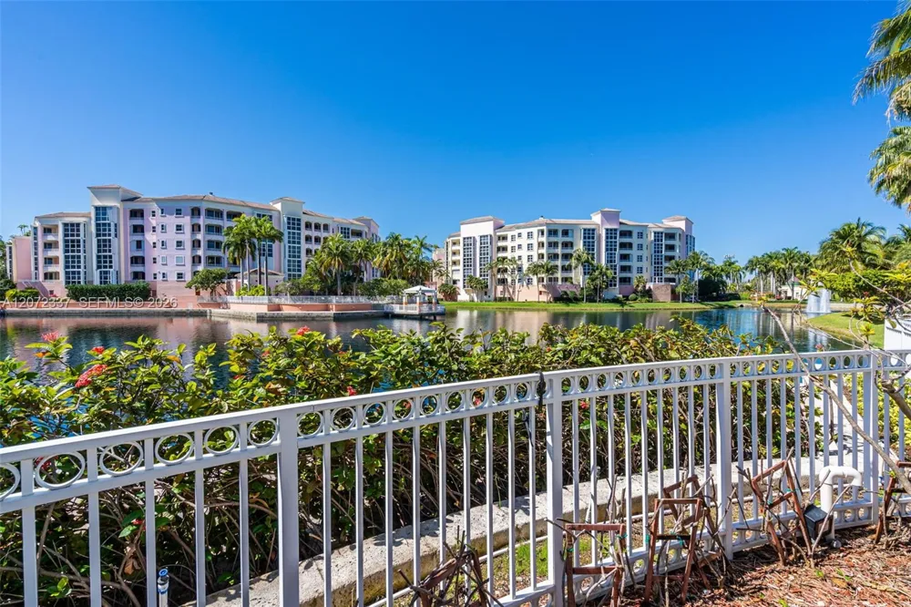 715 Crandon Blvd #PH-5 Key Biscayne, FL 33149