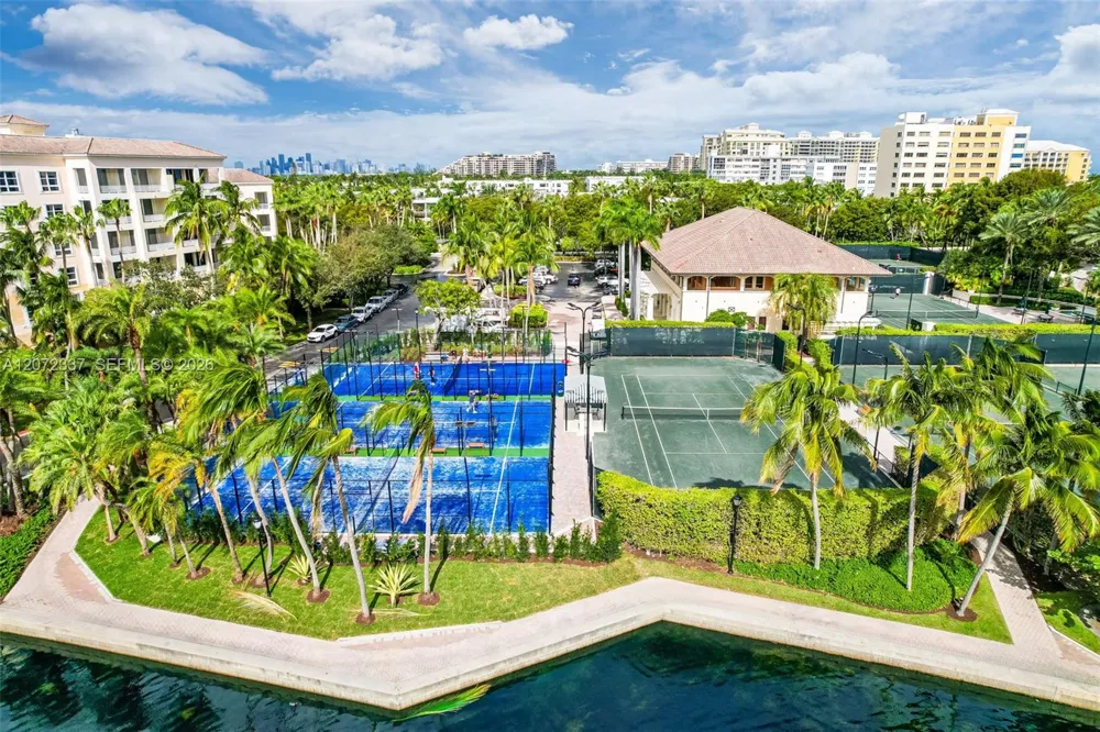 715 Crandon Blvd #PH-5 Key Biscayne, FL 33149