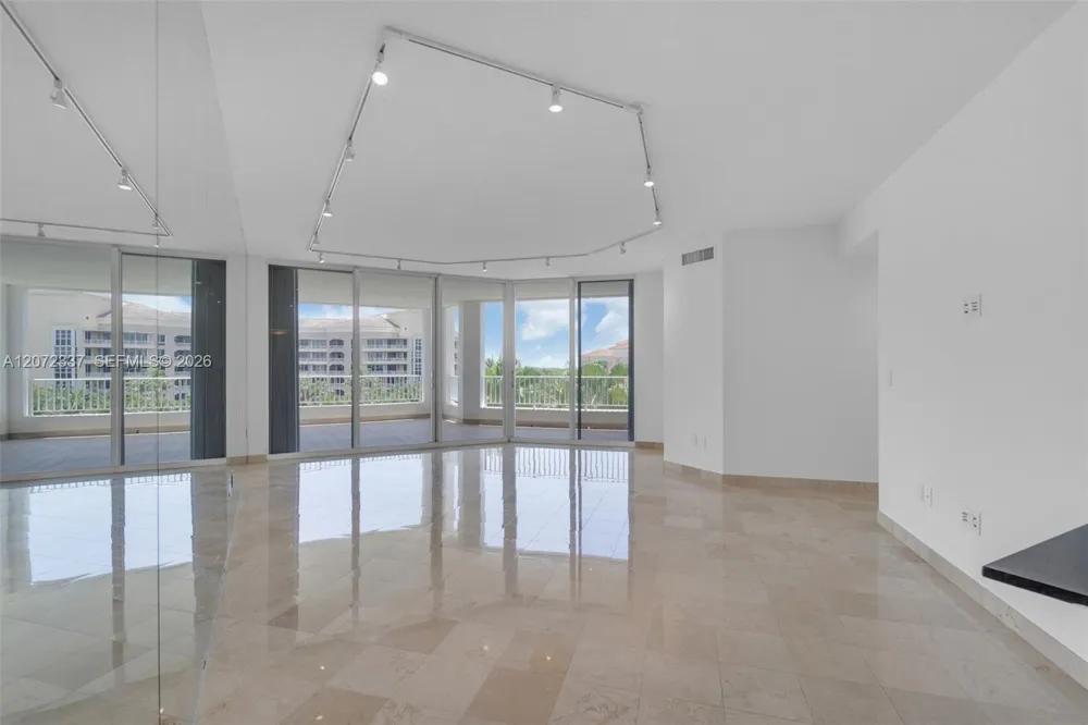 715 Crandon Blvd #PH-5 Key Biscayne, FL 33149
